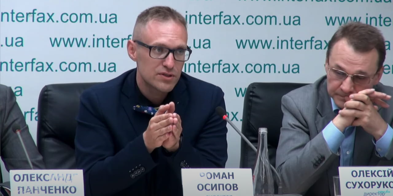 Roman Osypov at the press conference dedicated to the first Apple shares in Ukraine